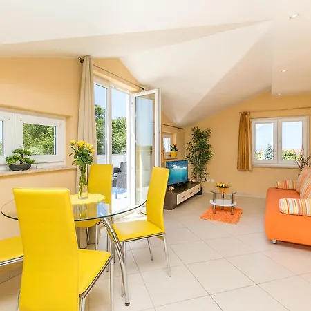 6923a Apartment *